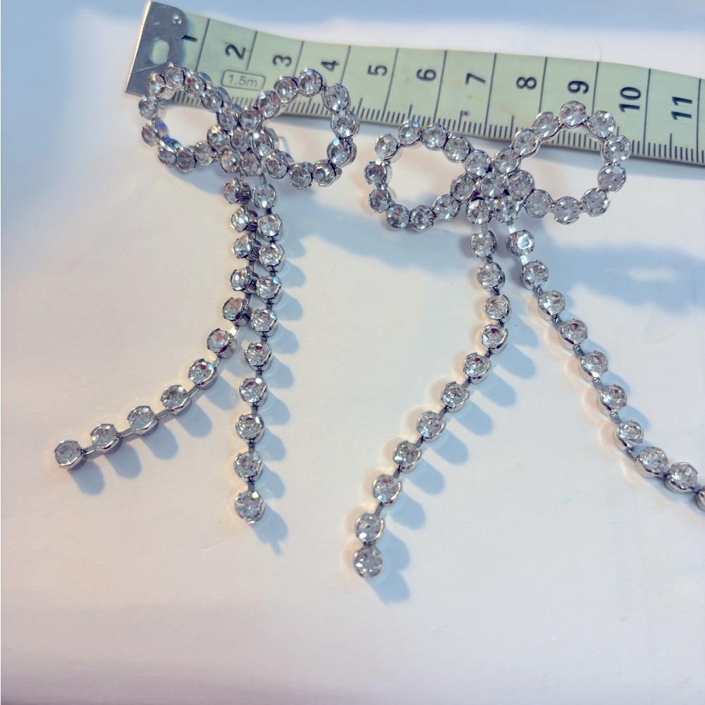 Akria Bow Earrings